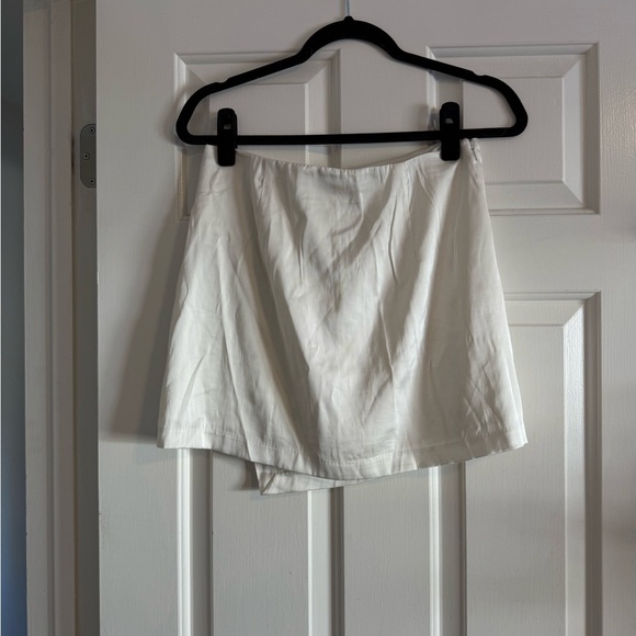 Abercrombie Satin Draped Mini Skort | Medium | Ivory - Picture 3 of 4